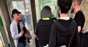 Толпа автоподставщиков напала на полицейского в Москве. Возбуждено уголовное дело.