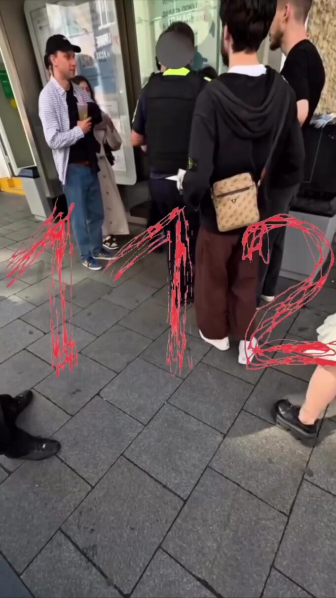 Толпа автоподставщиков напала на полицейского в Москве. Возбуждено уголовное дело.