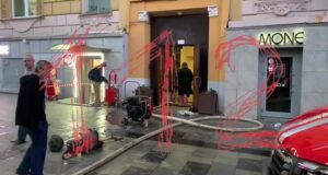 Пожар произошел в жилом доме в центре Москвы. Одна женщина скончалась.