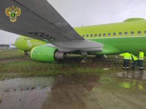 Борт S7 Airlines выкатился за пределы взлётно-посадочной полосы в Якутии, на борту находились 179 че