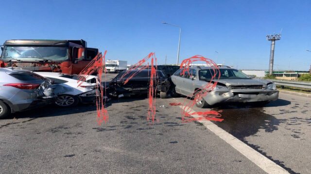 17 автомобилей столкнулись под Нижним Новгородом. Пострадали двое взрослых и двое детей.