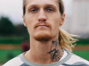 Владельца бренда одежды «Born To Be» Александра Тихомирова сравнивают с Домогацким и обвиняют в круп