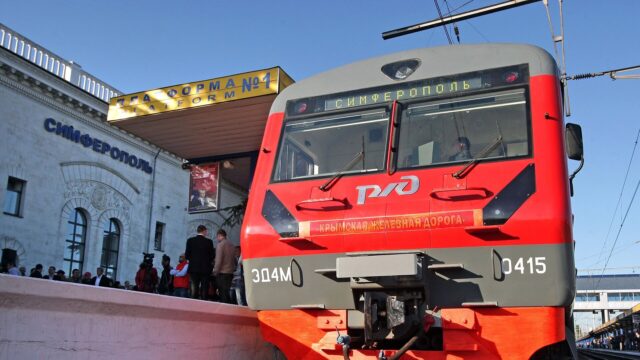 Пассажиров трех поездов везут автобусами в Симферополь после атаки дрона в Крыму Крымской железной дороге передан новый электропоезд железнодорожниками России - РИА Новости, 1920, 08.06.2026