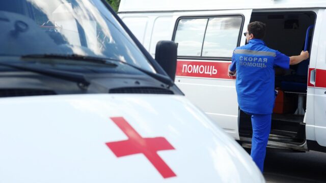 В Орле жителей атакованного беспилотником дома доставили в ПВР Фельдшер станции скорой медицинской помощи - РИА Новости, 1920, 14.06.2026