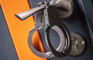 Жителю Белгородской области грозит пожизненный срок за убийство трех человек Наручники - РИА Новости, 1920, 30.06.2026
