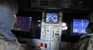 Военнослужащие Вооруженных сил России в пункте управления зенитного ракетного комплекса Тор М2У - РИА Новости, 1920, 05.06.2026