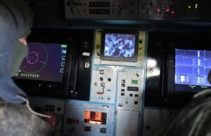Система ПВО сбила два летевших на Москву беспилотника Военнослужащие Вооруженных сил России в пункте управления зенитного ракетного комплекса Тор М2У - РИА Новости, 1920, 27.06.2026