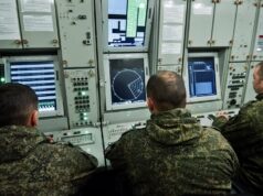 Боевое дежурство за пультом управления зенитного ракетного комплекса - РИА Новости, 1920, 16.06.2026