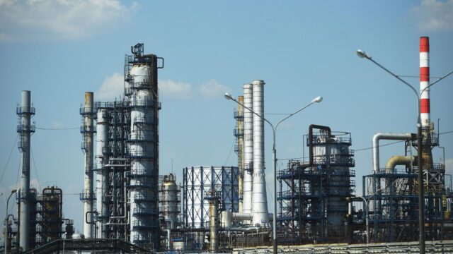 Нефтеперерабатывающий завод - РИА Новости, 1920, 18.06.2026