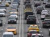 Дептранс: в центре Москвы перекрыли движение на нескольких участках Автомобильное движение в Москве - РИА Новости, 1920, 16.06.2026