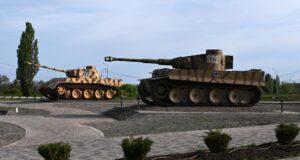 Немецкие танки Тигр и Пантера на территории военно-исторического музейного комплекса Самбекские высоты в Ростовской области - РИА Новости, 1920, 28.06.2026