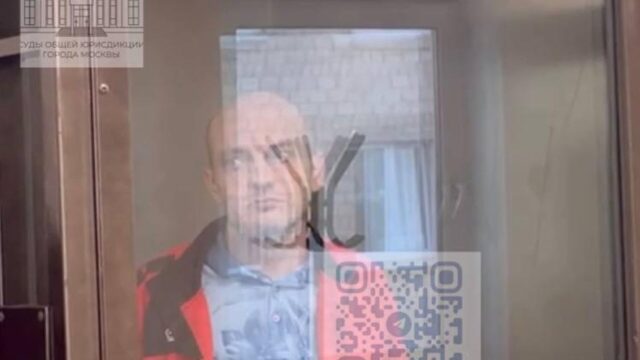 Полицейский Александр Аблаев, проходящий по делу главреда Telegram-канала Baza Глеба Трифонова, в зале суда - РИА Новости, 1920, 02.06.2026