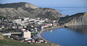 Вид на посёлок Орджоникидзе с горы Джан-Кутаран в Крыму - РИА Новости, 1920, 25.06.2026