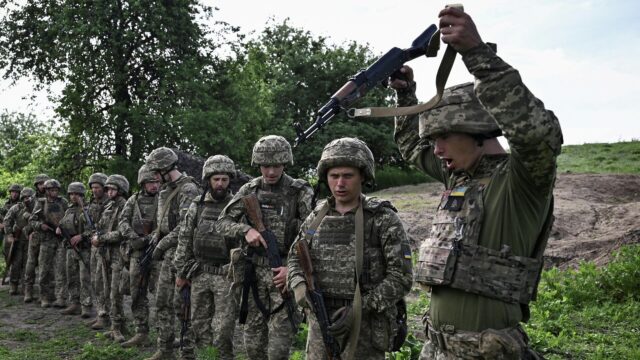 Задержанного за убийство ребенка экс-полицейского мобилизовали в тыл ВСУ Украинские военные - РИА Новости, 1920, 12.06.2026