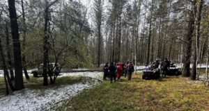 Красноярские спасатели на месте предполагаемой пропажи семьи Усольцевых - РИА Новости, 1920, 22.06.2026