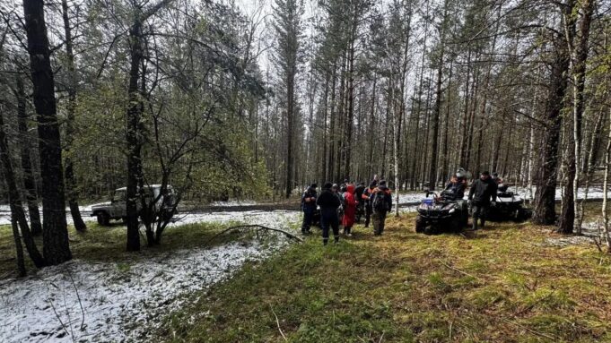 Красноярские спасатели на месте предполагаемой пропажи семьи Усольцевых - РИА Новости, 1920, 22.06.2026