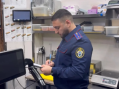 Сотрудник СК проводит следственные мероприятия в кафе в Пятигорске, где произошло массовое отравление - РИА Новости, 1920, 03.06.2026