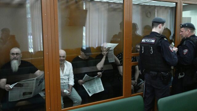 Бывшие представители силовых структур, участники банды Павла Христева, обвиняемые в похищениях и убийствах людей с 1998 года, перед началом заседания во Втором Западном окружном военном суде в Москве - РИА Новости, 1920, 01.06.2026