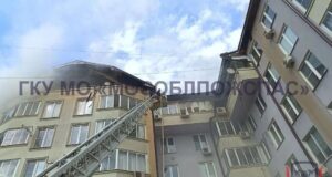 Пожарные ликвидируют возгорание в жилой многоэтажке в Звенигороде - РИА Новости, 1920, 01.06.2026
