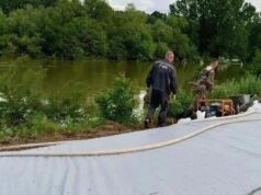 Спасатели укрепляют дамбы во время подъема воды на реке Кубань в Краснодарском крае - РИА Новости, 1920, 04.06.2026