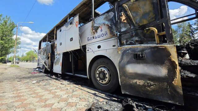 Место атаки дрона ВСУ на автобус Москва - Симферополь в Енакиево в ДНР - РИА Новости, 1920, 03.06.2026