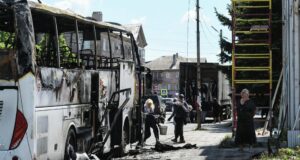 Сгоревший рейсовый автобус Москва - Симферополь в результате атаки дрона ВСУ в Енакиево - РИА Новости, 1920, 03.06.2026