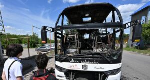 Сгоревший рейсовый автобус Москва - Симферополь в результате атаки дрона ВСУ в Енакиево