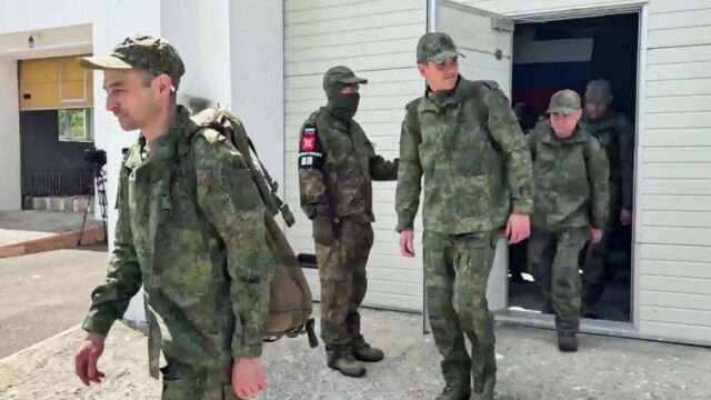 Возвращенные из украинского плена российские военнослужащие. Стоп-кадр видео - РИА Новости, 1920, 05.06.2026