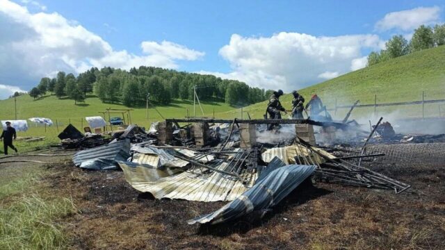 Последствия пожара в частном доме в селе Новые Каратавлы, Башкирия - РИА Новости, 1920, 10.06.2026