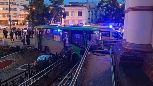 В Екатеринбурге следствие начало опрос свидетелей ДТП, назначены экспертизы Последствия наезда автобуса на пешеходов в Екатеринбурге - РИА Новости, 1920, 10.06.2026