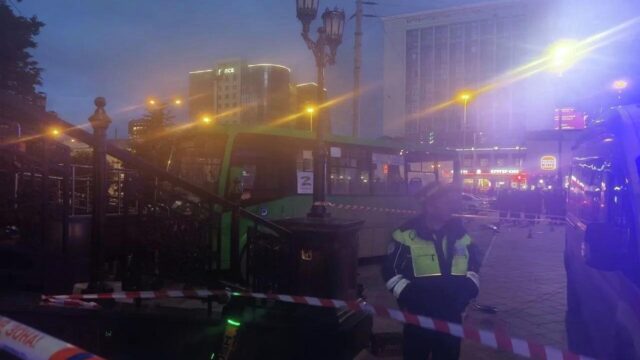 Следствие просит об аресте водителя автобуса, сбившего пешеходов в Екатеринбурге Последствия наезда автобуса на пешеходов в Екатеринбурге - РИА Новости, 1920, 12.06.2026