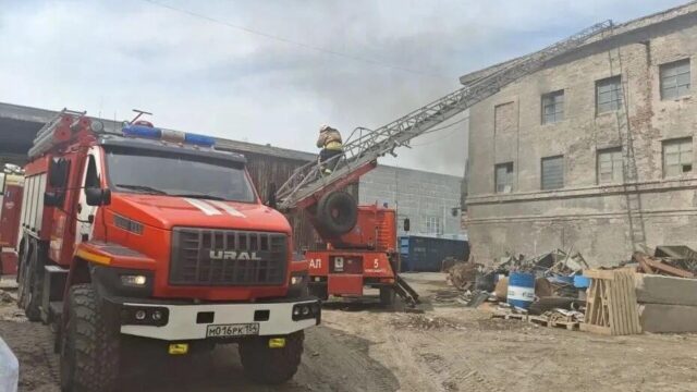 Ликвидация пожара на производственной площадке в районе завода Экран в Новосибирске - РИА Новости, 1920, 11.06.2026