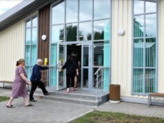 В Нижнекамске жителям пострадавшего от дрона ВСУ дома разрешат зайти в квартиры Лагерь Алмаш, где размещены эвакуированные жители пострадавшего дома в Нижнекамске - РИА Новости, 1920, 12.06.2026