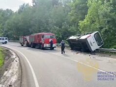 В Одинцово число погибших в ДТП с двумя иномарками увеличилось до трех Последствия столкновения грузового автомобиля и маршрутки в Одинцово. Кадр видео - РИА Новости, 1920, 13.06.2026