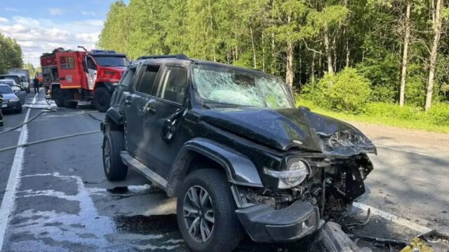 В Ленинградской области один человек погиб, четыре пострадали в ДТП Последствия ДТП на трассе Скандинавия в Ленинградской области - РИА Новости, 1920, 14.06.2026