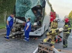 СК завел дело после столкновения вахтового автобуса и фуры в Тюменской области Последствия ДТП с участием автобуса и грузовика в Тюмени - РИА Новости, 1920, 15.06.2026