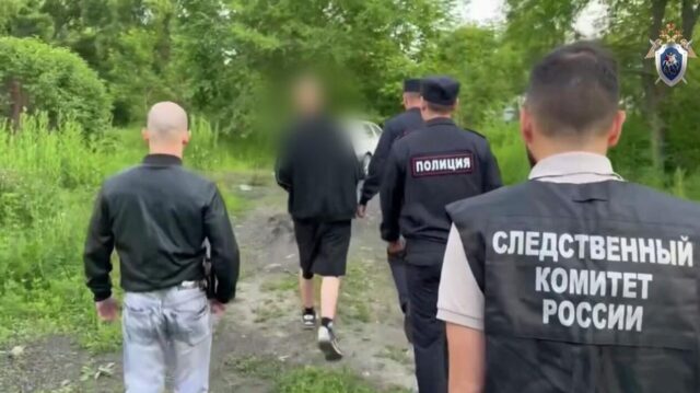 Омбудсмен назвала семью обвиняемого в убийстве школьницы подростка благополучной Сотрудники СК проводят следственный эксперимент с подростком, обвиняемым в убийстве девочки в Приморском крае - РИА Новости, 1920, 17.06.2026