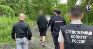Сотрудники СК проводят следственный эксперимент с подростком, обвиняемым в убийстве девочки в Приморском крае - РИА Новости, 1920, 17.06.2026