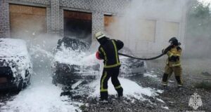 Последствия атаки дрона на автомобильную стоянку в Северодонецке, ЛНР - РИА Новости, 1920, 17.06.2026