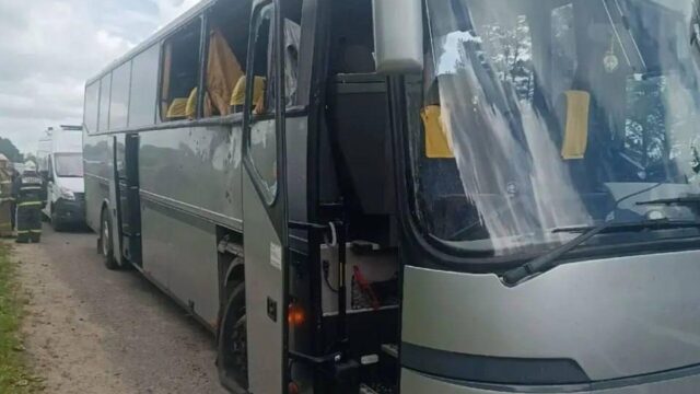 Алейников: перевозчики детей в атакованном автобусе выбрали небезопасный маршрут Последствия удара по автобусу в Брянской области - РИА Новости, 1920, 17.06.2026