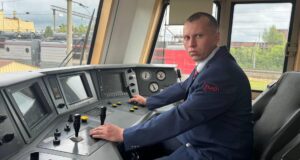 Машинист локомотива, спасший ребенка на железнодорожных путях в Кировской области - РИА Новости, 1920, 18.06.2026