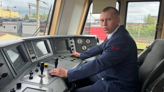 В Кировской области спасли вышедшего на железную дорогу шестилетнего ребенка Машинист локомотива, спасший ребенка на железнодорожных путях в Кировской области - РИА Новости, 1920, 18.06.2026
