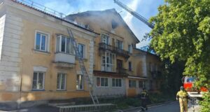 Тушение пожара в жилом доме в Калининском районе в Новосибирске - РИА Новости, 1920, 22.06.2026