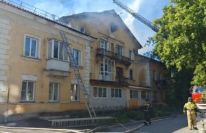 МЧС: эксплуатация газового оборудования стала причиной пожара в Новосибирске Тушение пожара в жилом доме в Калининском районе в Новосибирске - РИА Новости, 1920, 22.06.2026