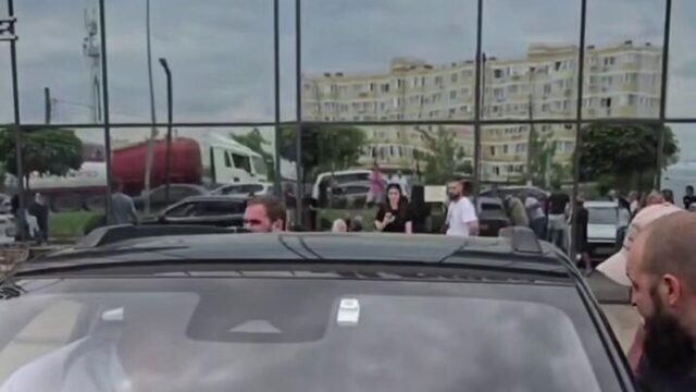 Подозреваемому в нападении на людей в ТЦ в Краснодаре назначили ряд экспертиз Обстановка у здания ТЦ в Краснодаре, где произошло нападение на посетителей - РИА Новости, 1920, 20.06.2026