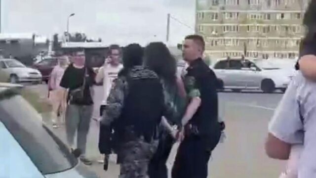 Прокуратура начала проверку после нападения на посетителей в ТЦ в Краснодаре Задержание нападавшего на посетителей в ТЦ в Краснодаре - РИА Новости, 1920, 20.06.2026