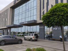 Житель Краснодара рассказал, что приказал напавшему на людей в ТЦ лечь на пол Обстановка у здания ТЦ в Краснодаре, где произошло нападение на посетителей - РИА Новости, 1920, 21.06.2026