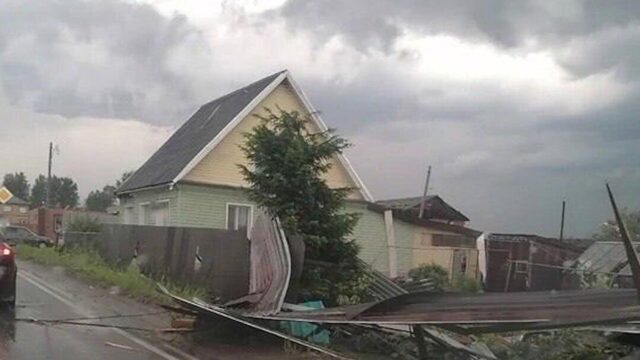 В Кушве организовали пункт временного размещения для тех, чьи дома пострадали Последствия непогоды в Свердловской области - РИА Новости, 1920, 22.06.2026