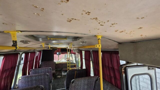 СК: ВСУ целенаправленно сбросили боеприпас на автобус в Горловке Попавший под удар ВСУ в Горловке автобус - РИА Новости, 1920, 23.06.2026