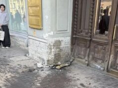 Нетрезвый водитель иномарки въехал в стену здания на Невском проспекте в историческом центре Санкт-Петербурга - РИА Новости, 1920, 28.06.2026